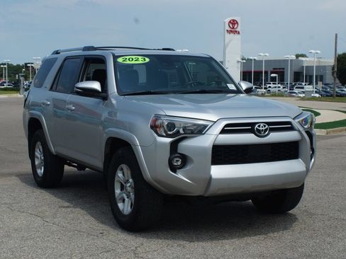Used 2023 Toyota 4Runner SR5 Premium w/ Moonroof Package RWD image 2