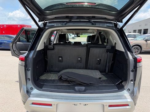 Used 2023 Nissan Pathfinder Platinum AWD/4WD image 10