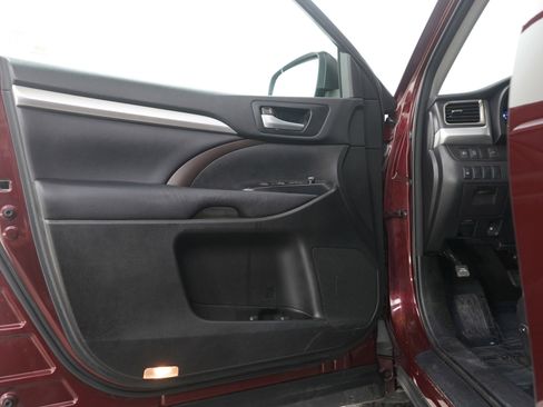 Used 2017 Toyota Highlander XLE image 20