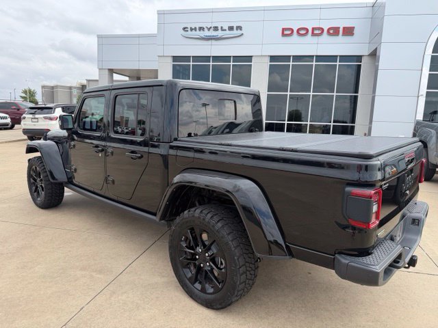 Used 2023 Jeep Gladiator Overland AWD/4WD image 3