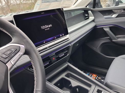 New 2026 Volkswagen Tiguan SE AWD/4WD image 17