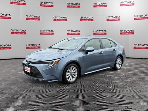 Used 2023 Toyota Corolla LE w/ LE Convenience Package FWD image 1
