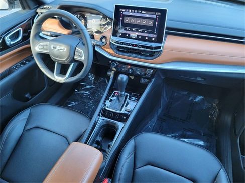 Certified 2024 Jeep Compass Limited image 39