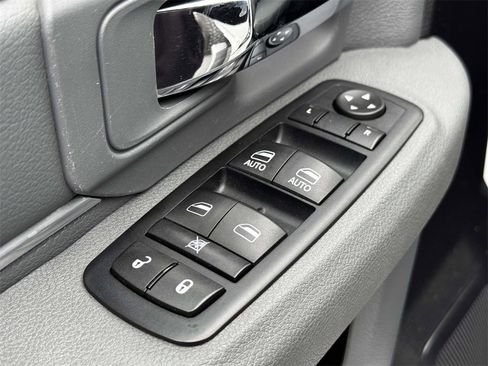 Used 2016 RAM 2500 SLT image 28