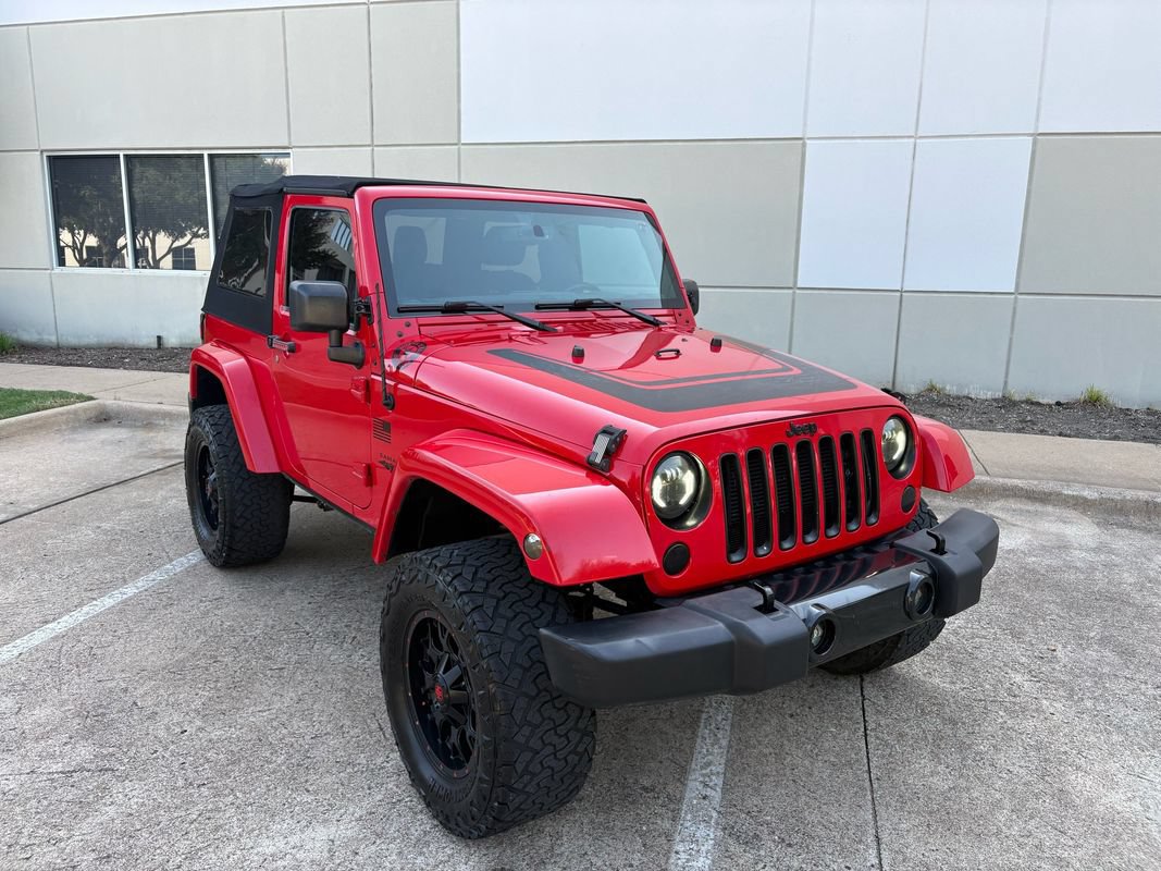 Used 2016 Jeep Wrangler Sahara w/ Connectivity Group AWD/4WD image 2