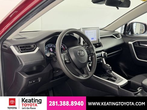 Used 2025 Toyota RAV4 XLE FWD image 15