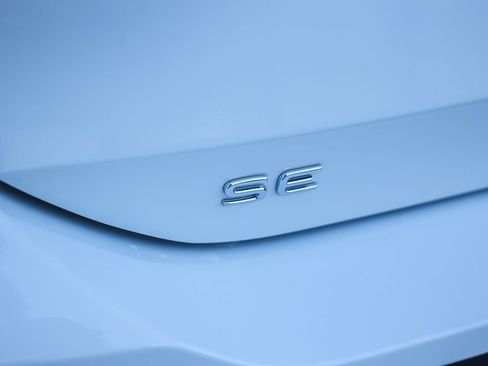 New 2026 Volkswagen Tiguan SE image 10