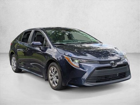 Used 2025 Toyota Corolla LE FWD image 3