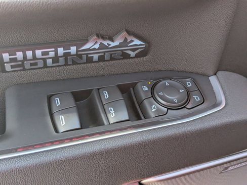Used 2025 Chevrolet Silverado 1500 High Country image 25