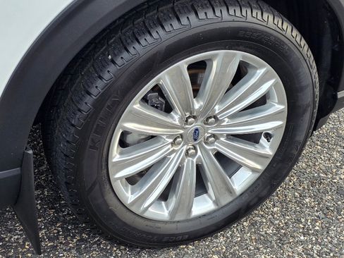 Used 2023 Ford Explorer Limited w/ Limited Technology Package image 18