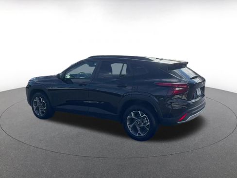 Used 2025 Chevrolet Trax LT image 10