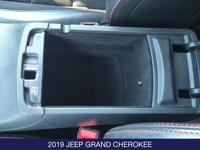 Used 2019 Jeep Grand Cherokee Trailhawk AWD/4WD image 16