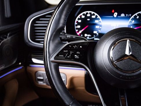 Used 2024 Mercedes-Benz GLS 580 4MATIC image 17