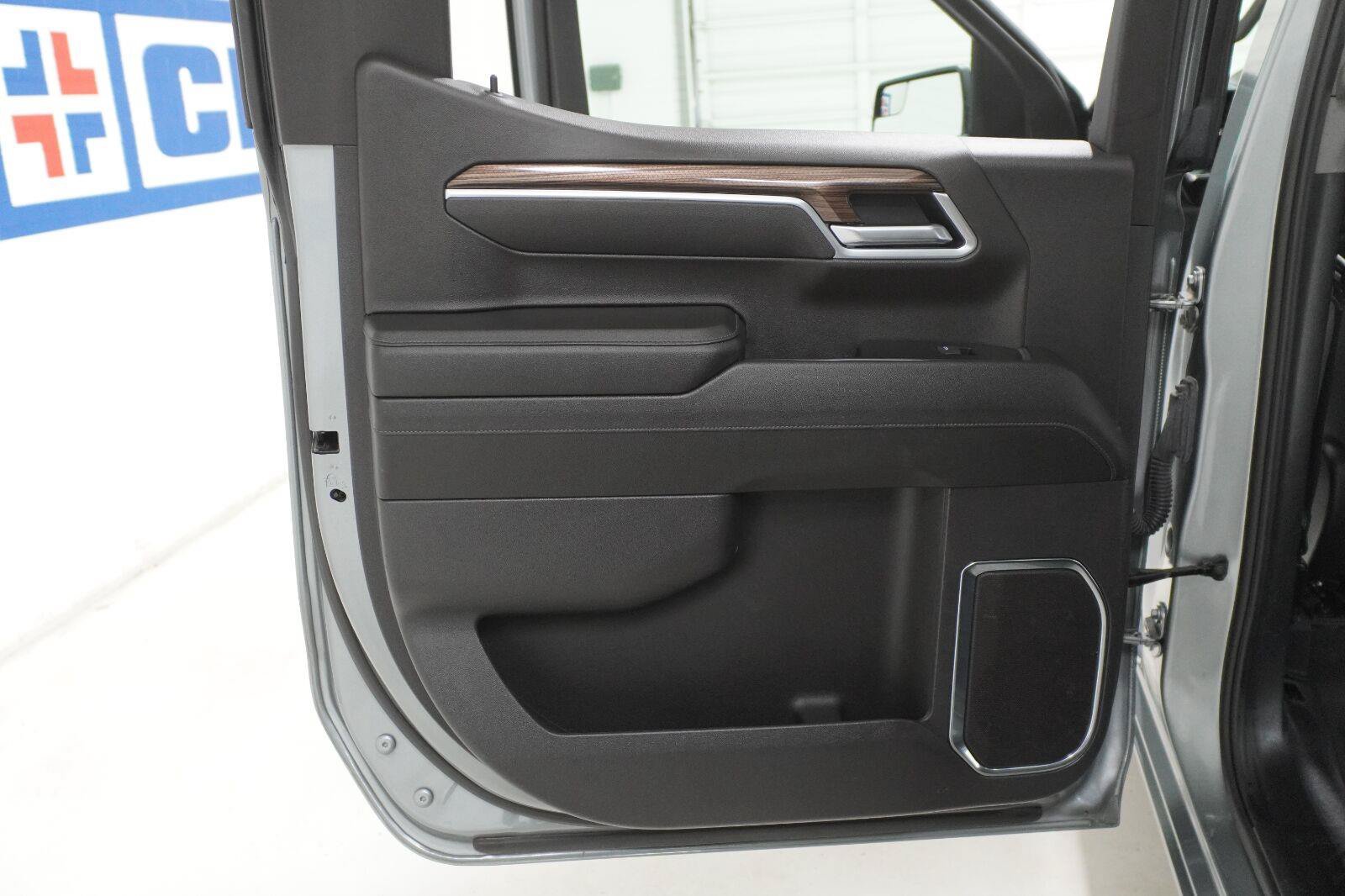 Used 2025 Chevrolet Silverado 1500 LT RWD image 26