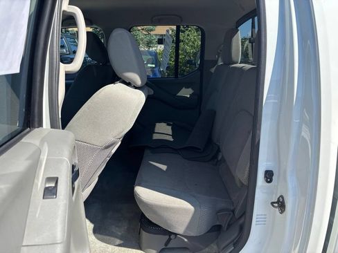 Used 2016 Nissan Frontier SV w/ SV Value Truck Package AWD/4WD image 12