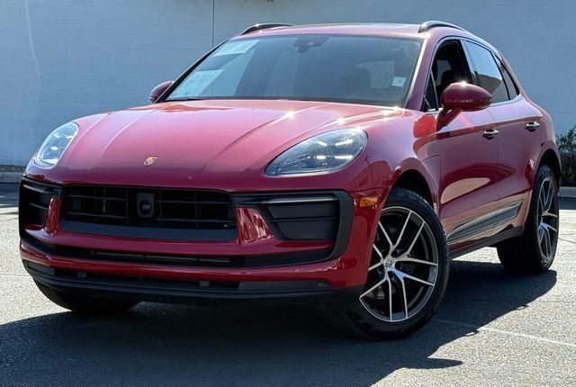 Used 2025 Porsche Macan AWD/4WD image 1