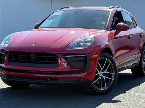Used 2025 Porsche Macan AWD/4WD image 1