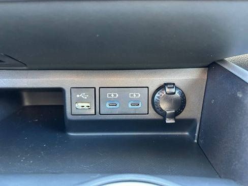 Used 2022 Toyota Highlander XLE image 36