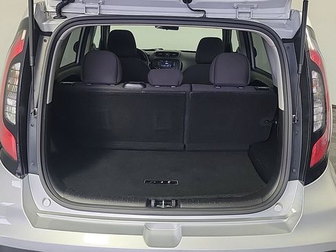 Used 2017 Kia Soul FWD image 7
