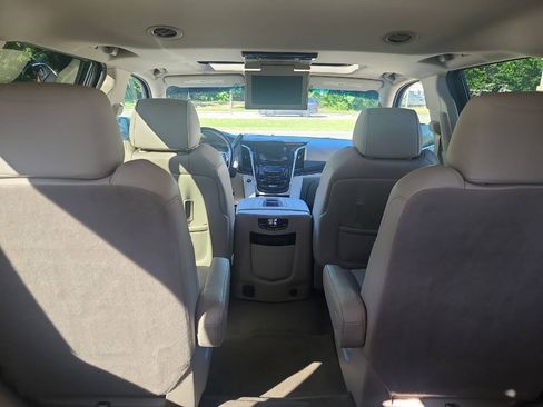 Used 2019 Cadillac Escalade Luxury AWD/4WD image 37