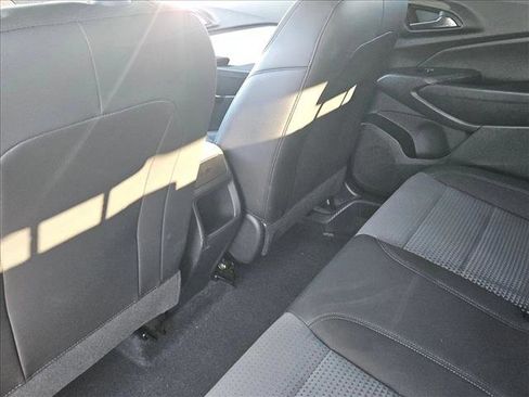 Used 2025 Chevrolet Trax LT w/ LT Convenience Package image 17