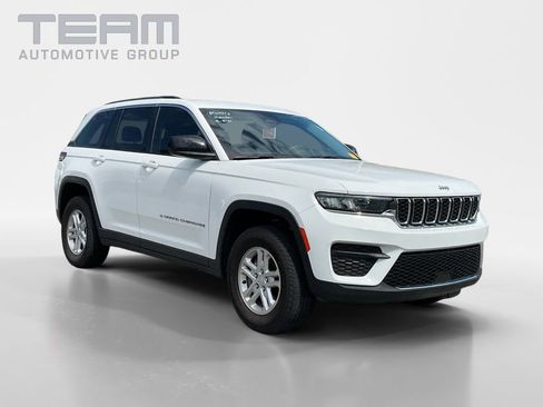 Used 2023 Jeep Grand Cherokee Laredo AWD/4WD image 1
