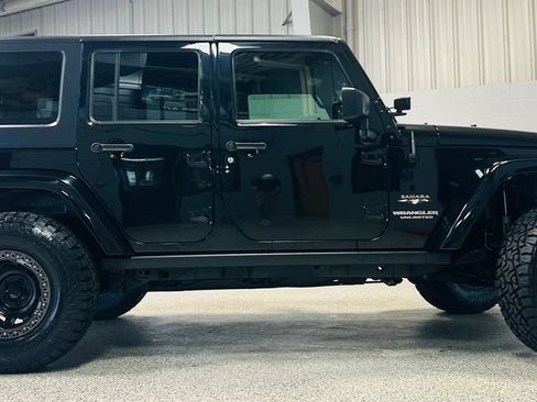 Used 2017 Jeep Wrangler Unlimited Sahara w/ Connectivity Group AWD/4WD image 7