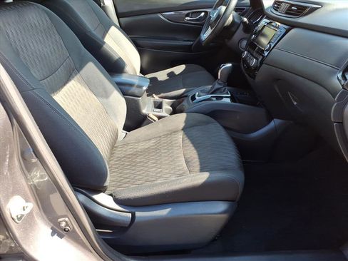 Used 2019 Nissan Rogue SV w/ Premium Package image 9