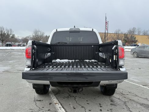 Used 2023 Toyota Tacoma TRD Off-Road image 31