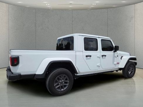 Used 2024 Jeep Gladiator Sport AWD/4WD image 4