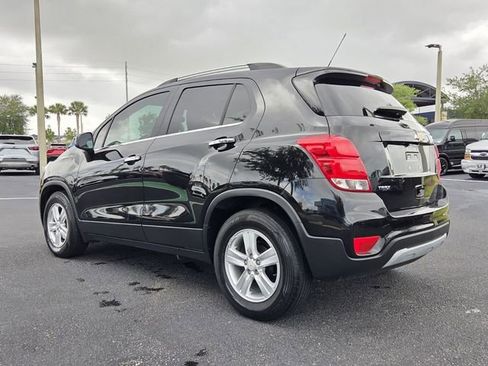 Used 2020 Chevrolet Trax LT w/ Sun & Sound Package image 4
