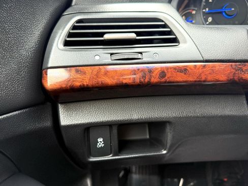 Used 2010 Honda Crosstour EX image 17