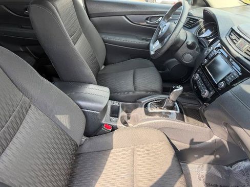 Used 2019 Nissan Rogue SV AWD/4WD image 13