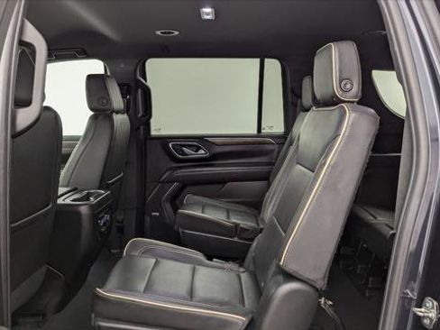 Used 2023 Chevrolet Suburban Premier image 16