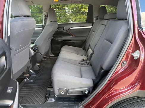 Used 2019 Toyota Highlander LE FWD image 14