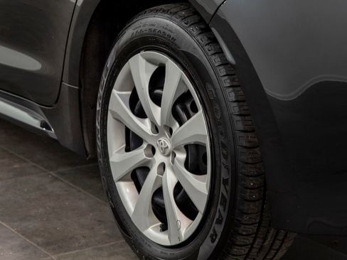 Used 2022 Toyota Corolla LE image 12