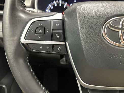 Used 2023 Toyota Highlander XLE image 17
