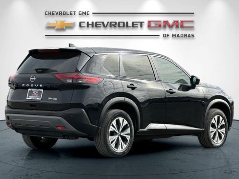 Used 2023 Nissan Rogue SV image 3