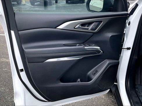 Used 2024 Chevrolet Traverse LT image 22