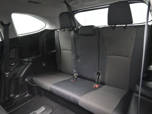 Used 2023 Toyota Highlander L image 30