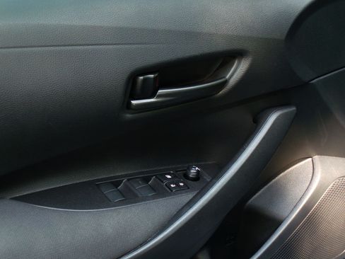 Used 2025 Toyota Corolla LE FWD image 24