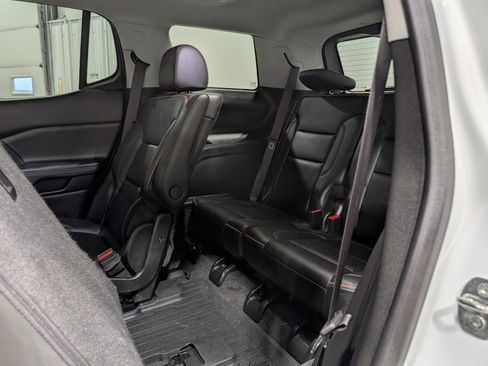 Used 2023 GMC Acadia AT4 w/ Technology Package image 16