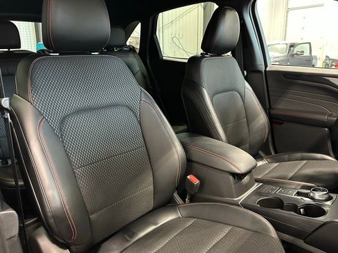 Used 2025 Ford Escape ST-Line image 32