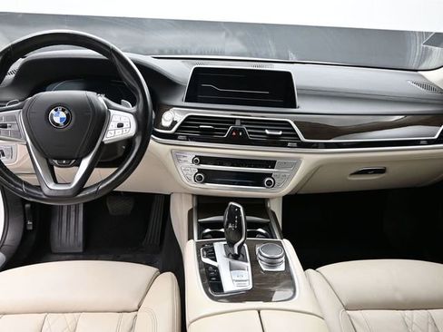 Used 2020 BMW 740i w/ Premium Package image 14