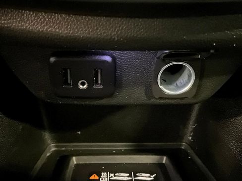 Used 2022 Chevrolet Traverse LT image 27