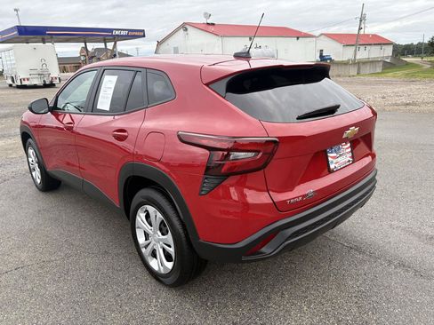 Used 2026 Chevrolet Trax LS FWD image 5