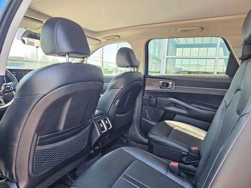 Used 2021 Kia Sorento EX w/ Panoramic Sunroof Package AWD/4WD image 11