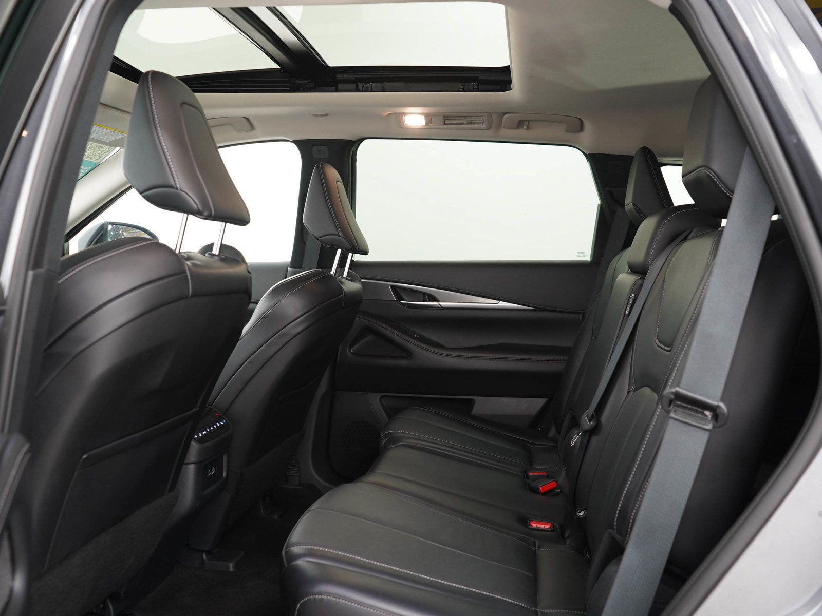 Used 2025 INFINITI QX60 Luxe AWD/4WD image 16