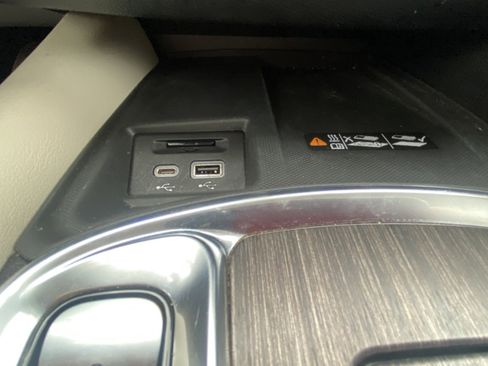 Used 2024 Buick Enclave Premium image 23