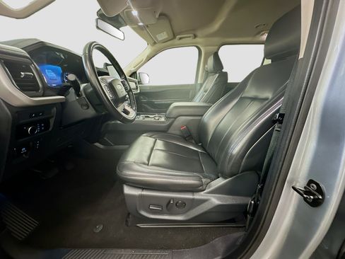 Used 2024 Ford Expedition XLT image 13